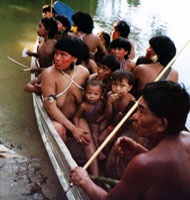 Yanomami in barca