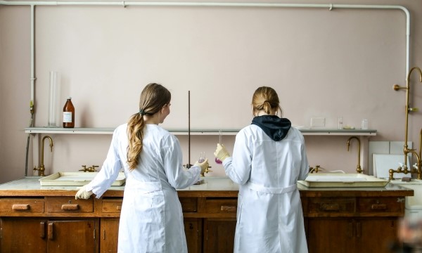 The screen of science: female protagonists.