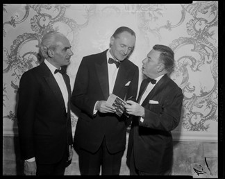 Foto di Aldo Morante con l’ambasciatore italiano Manlio Brosio e il giornalista statunitense Earl Wilson (Boston, 20 febbraio 1958)