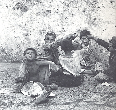 Napoli, Il gioco della morra, 1890. Fratelli Alinari