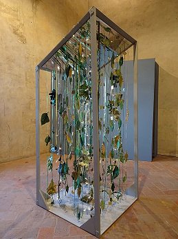 Installazione La porta verde di Eliza Zadi