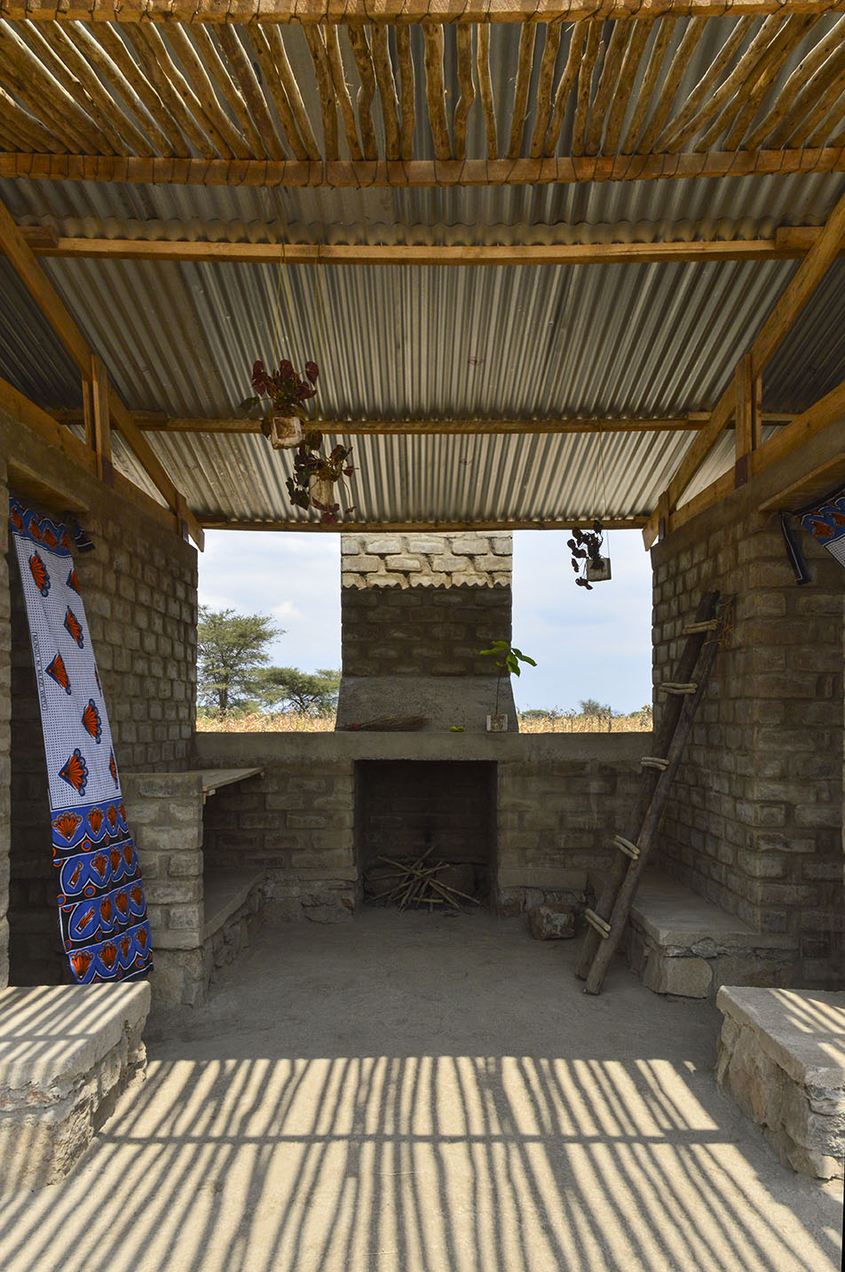 Camino della casa per medici a Maji Moto, Tanzania, foto di Studio | TOTALE